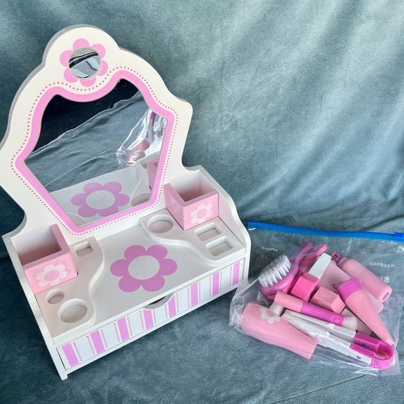 Melissa and Doug Wooden Vanity Playset - Picture 6 of 6